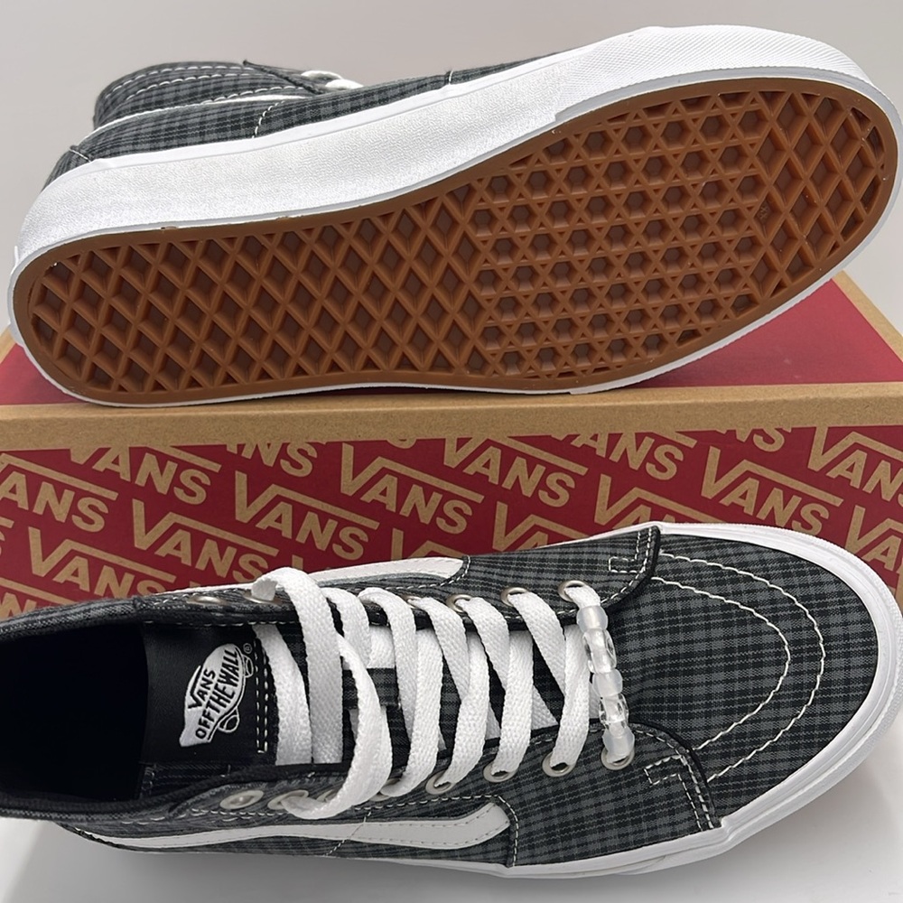 Vans Men’s Sk8-Hi Tapered Uv Beads Black
VN0009QPBM8
Sneakers - Picture 4 of 16